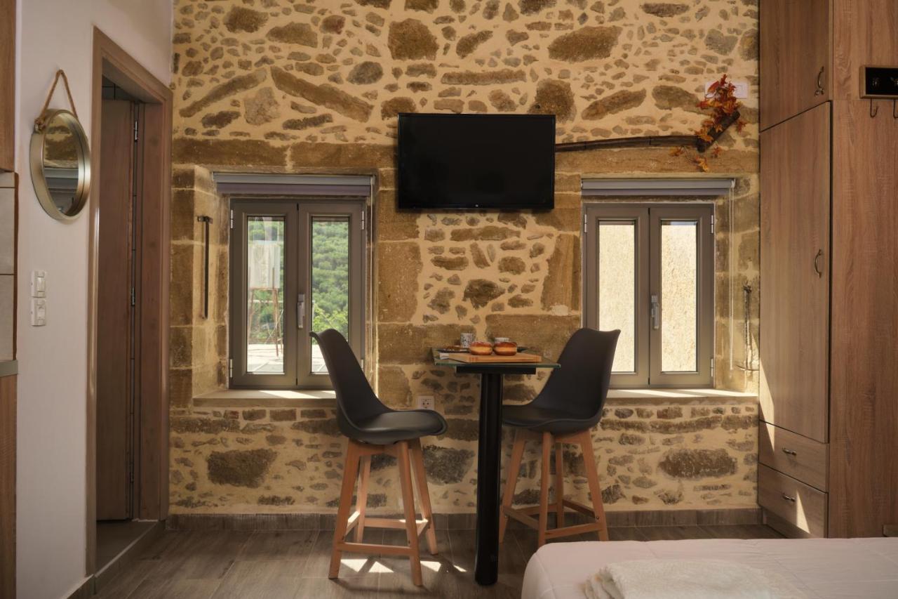 Studio Batilas Kalathenai Luaran gambar
