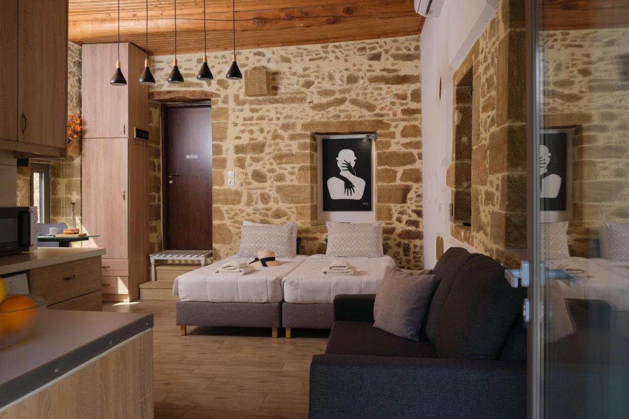 Studio Batilas Kalathenai Luaran gambar